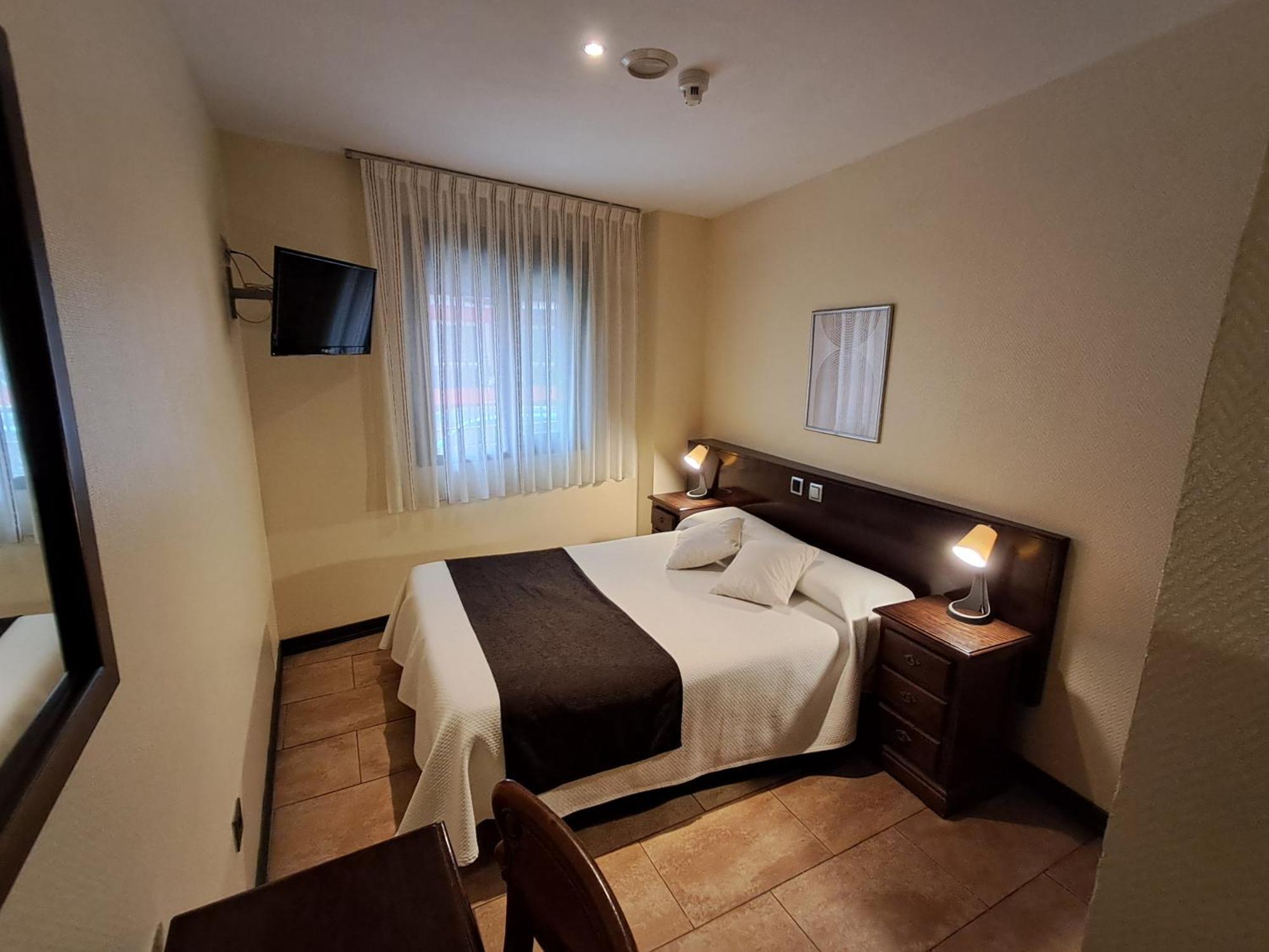 Hotel Complutense Alcala de Henares Ngoại thất bức ảnh