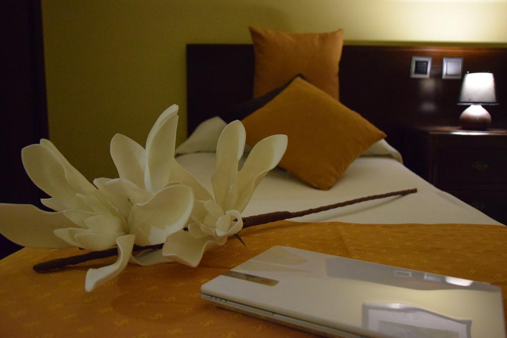 Hotel Complutense Alcala de Henares Ngoại thất bức ảnh
