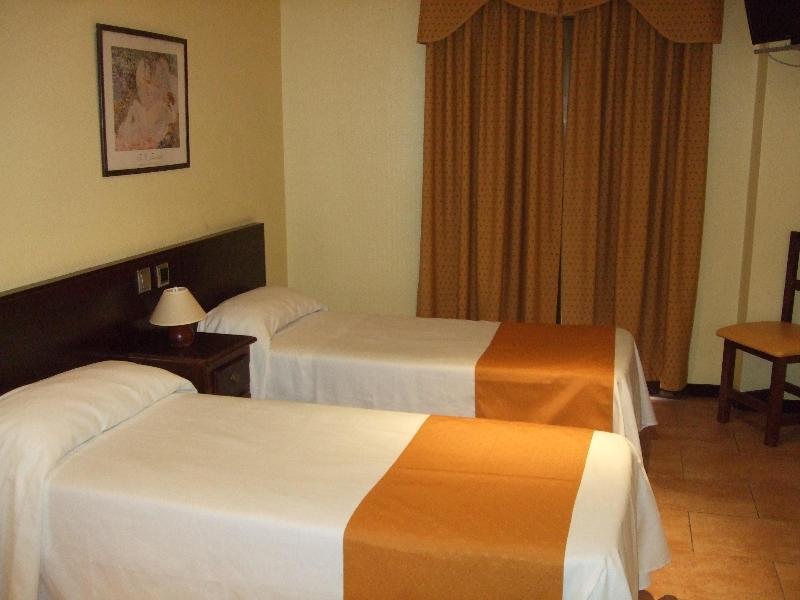 Hotel Complutense Alcala de Henares Ngoại thất bức ảnh