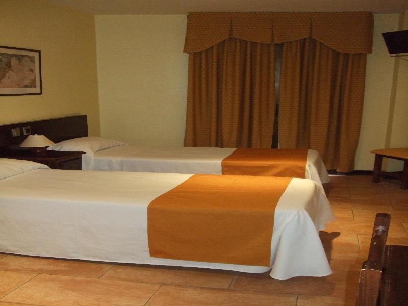 Hotel Complutense Alcala de Henares Ngoại thất bức ảnh