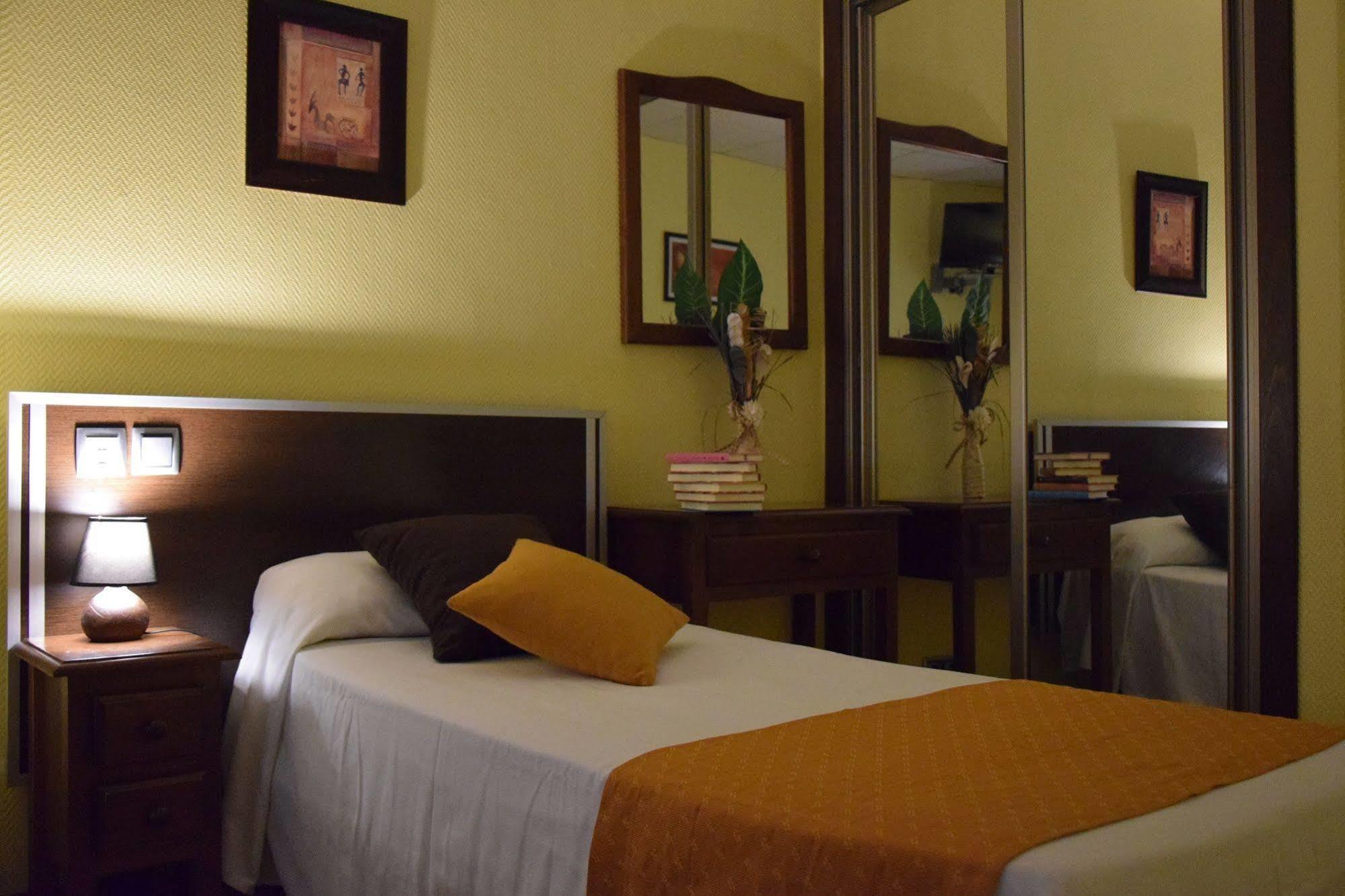 Hotel Complutense Alcala de Henares Ngoại thất bức ảnh