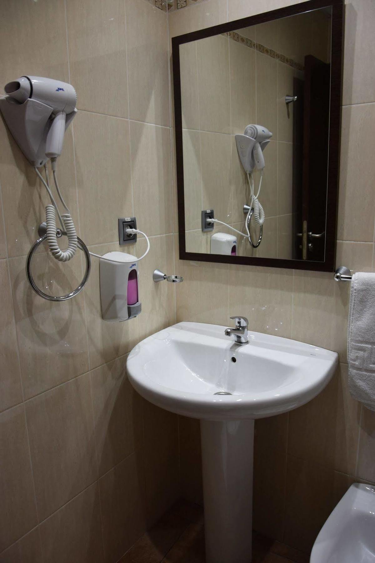 Hotel Complutense Alcala de Henares Ngoại thất bức ảnh