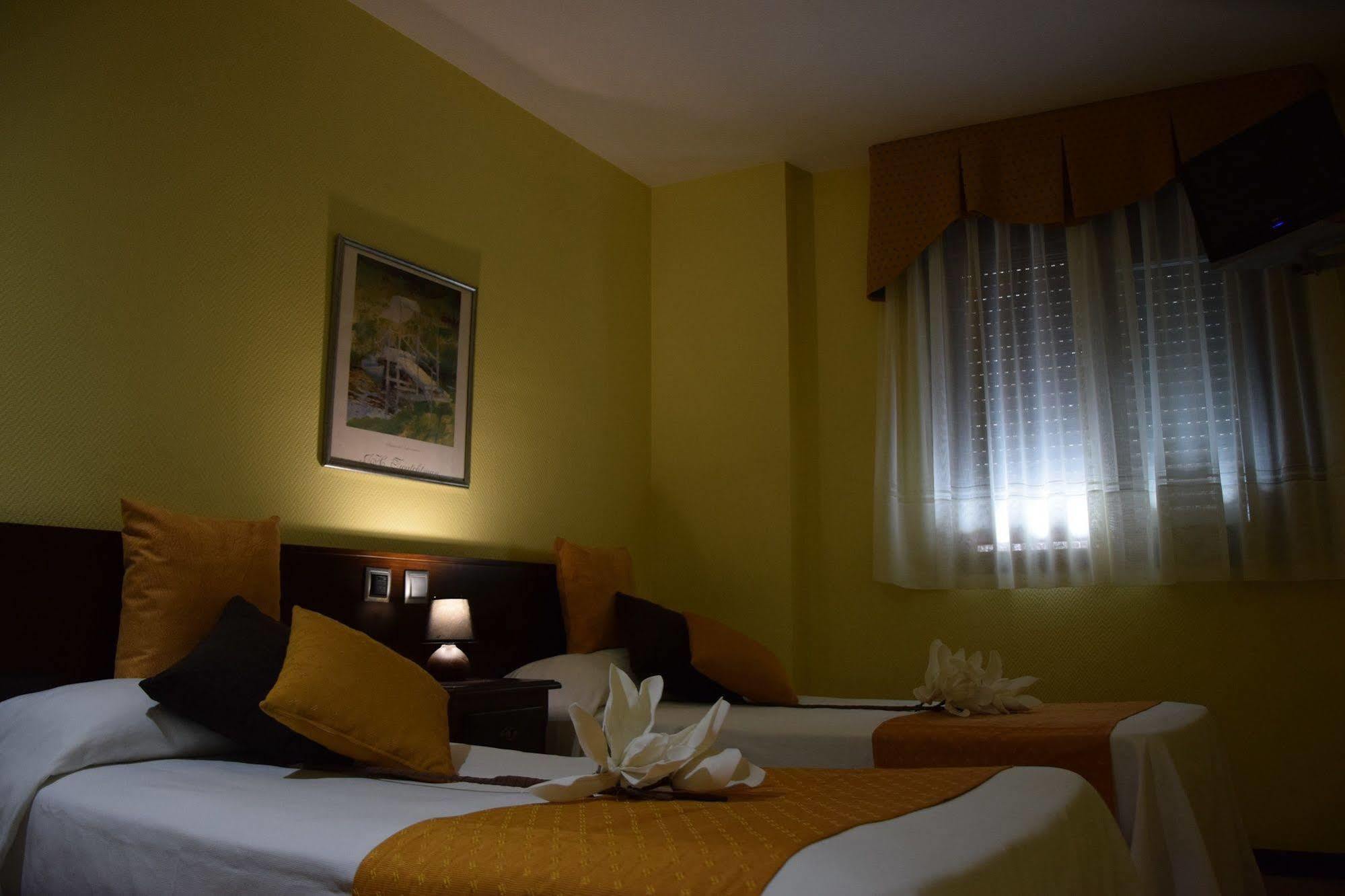 Hotel Complutense Alcala de Henares Ngoại thất bức ảnh