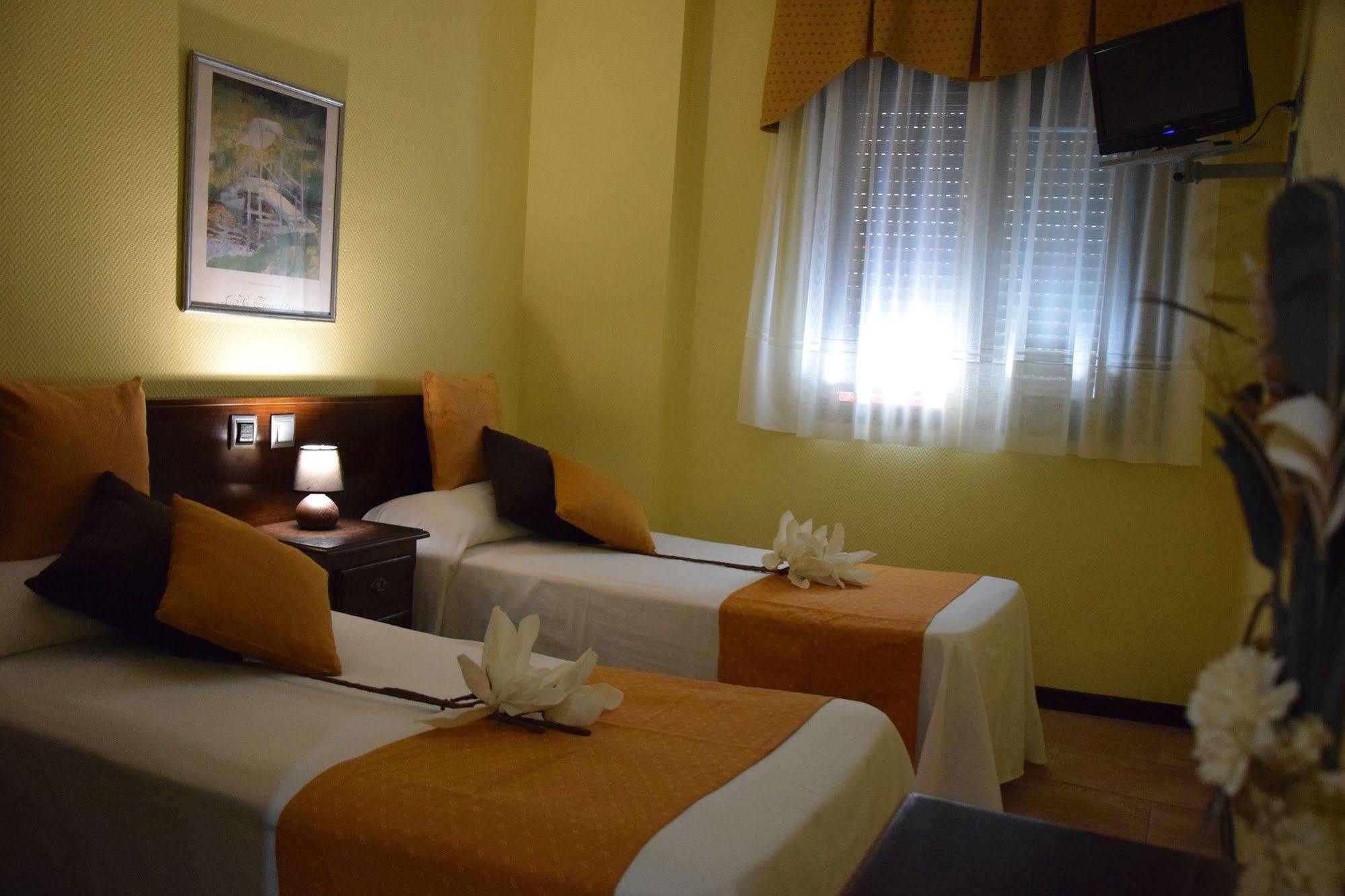 Hotel Complutense Alcala de Henares Ngoại thất bức ảnh