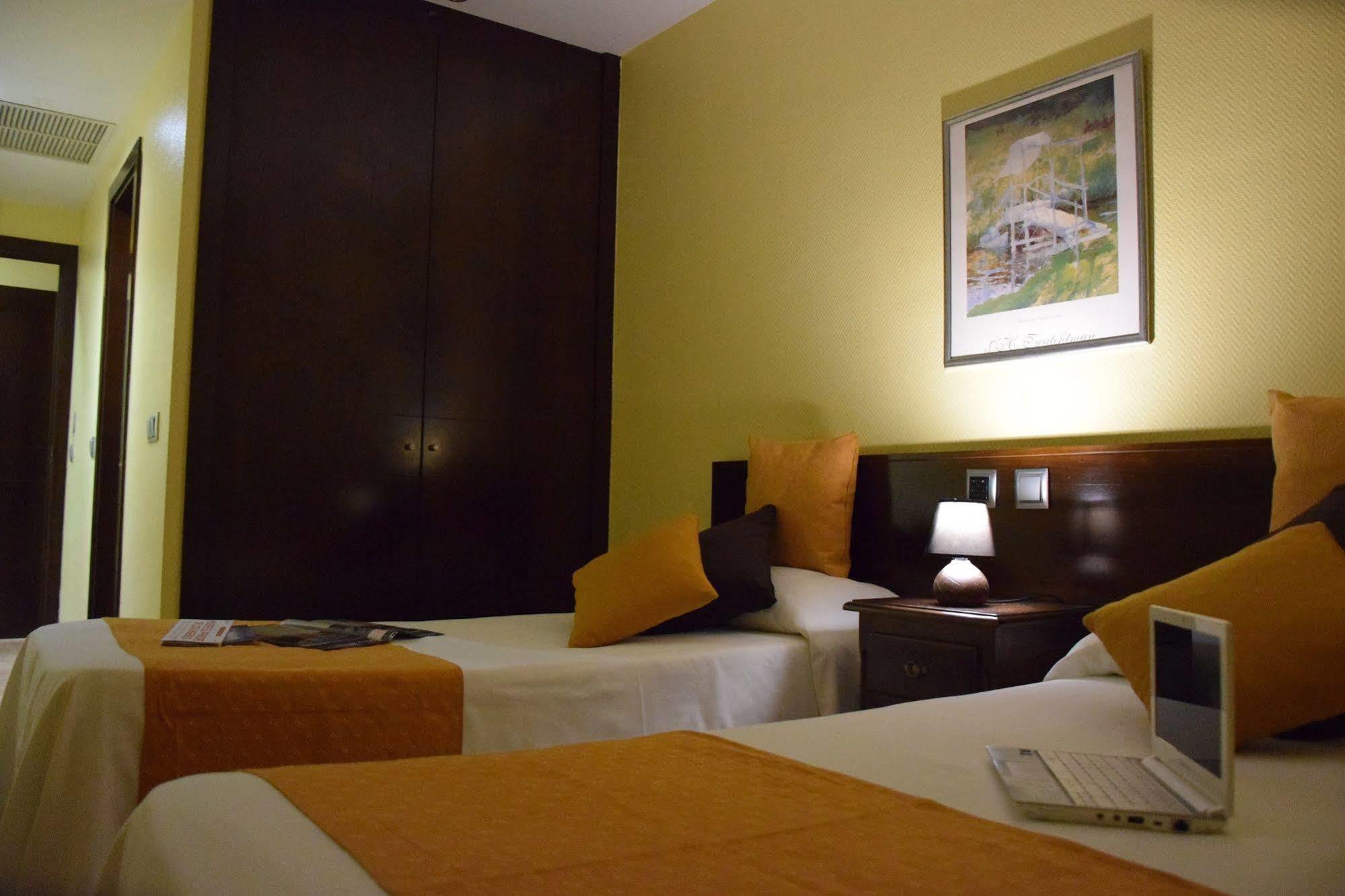Hotel Complutense Alcala de Henares Ngoại thất bức ảnh