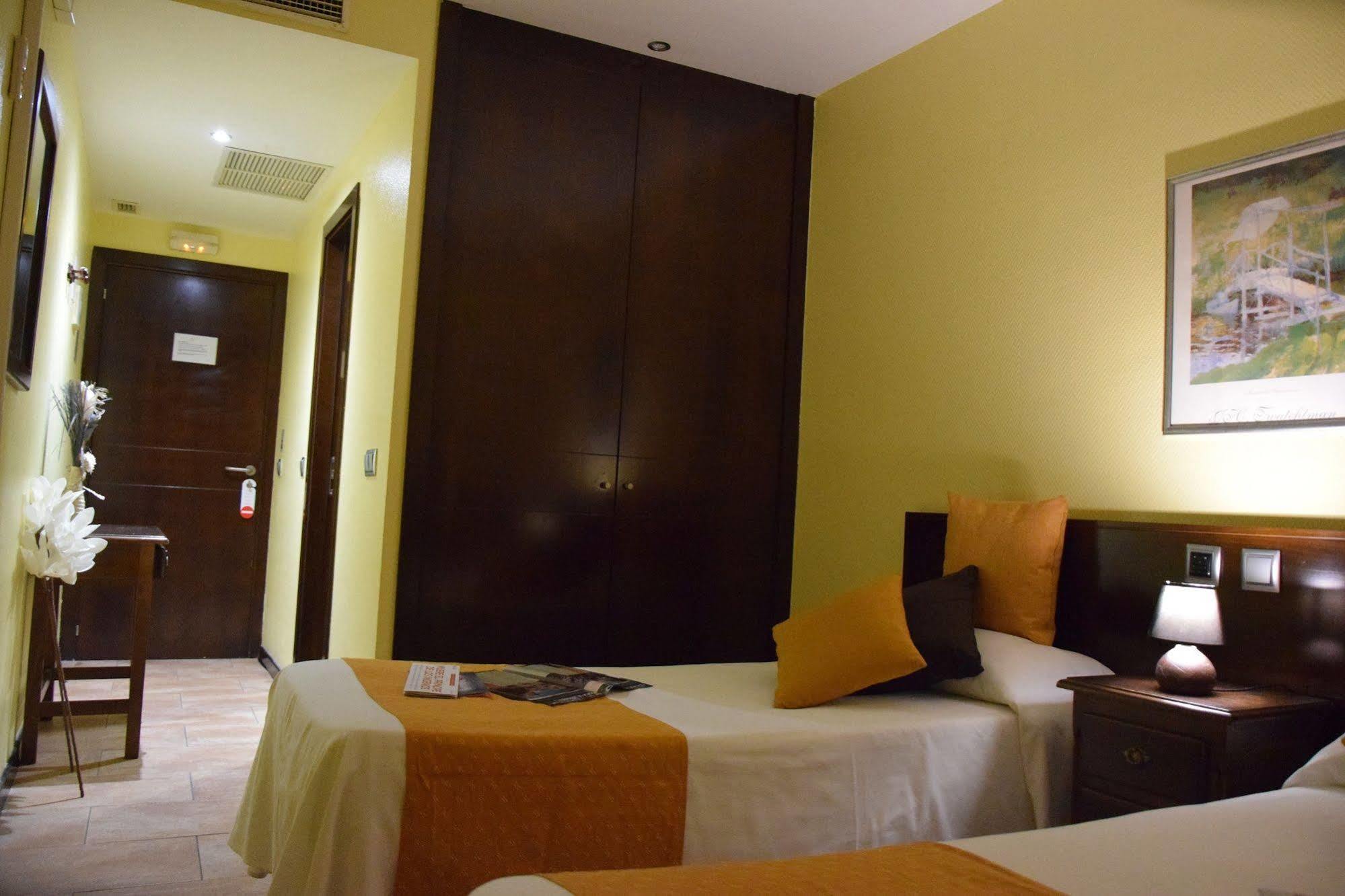 Hotel Complutense Alcala de Henares Ngoại thất bức ảnh