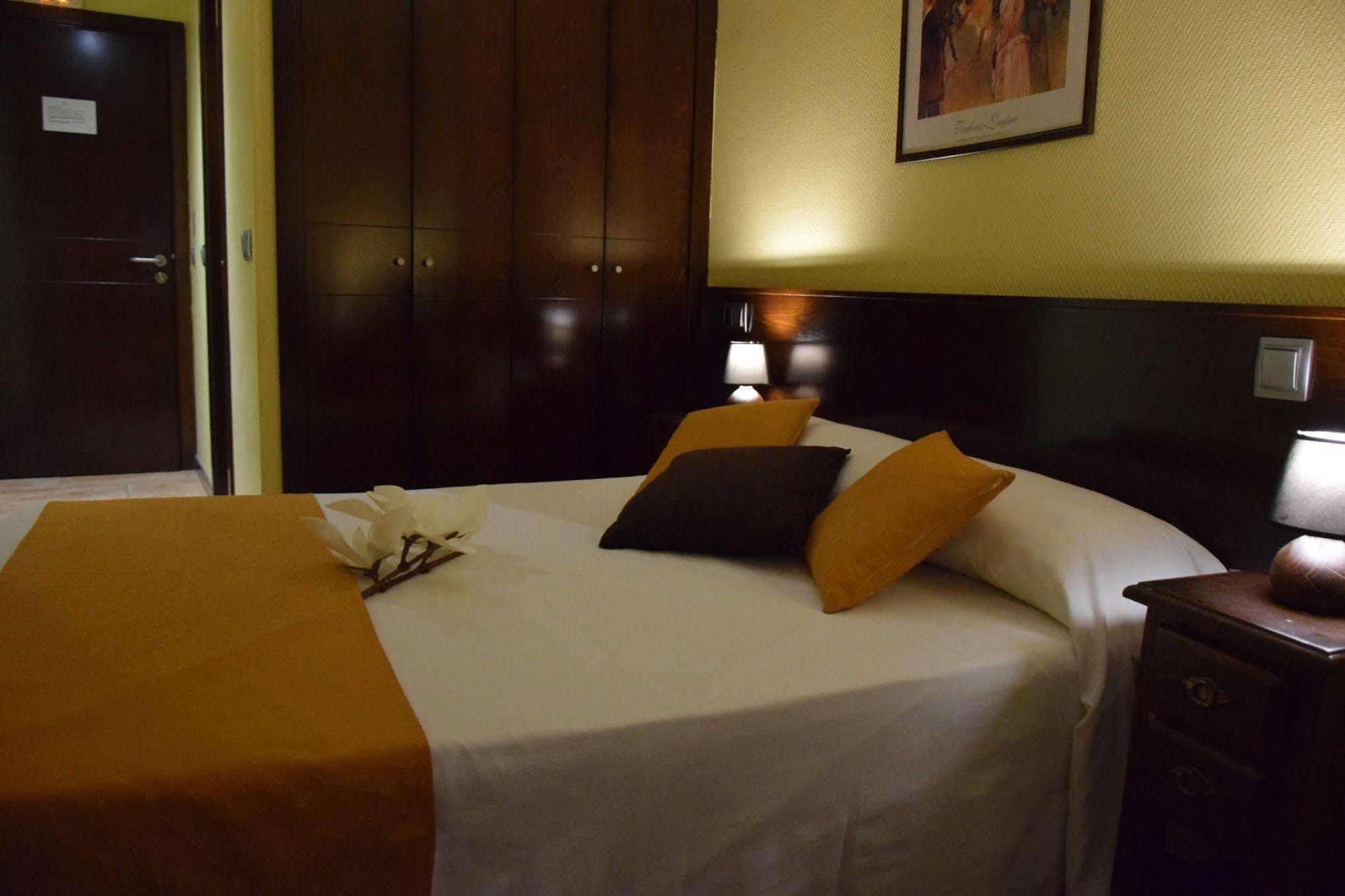Hotel Complutense Alcala de Henares Ngoại thất bức ảnh
