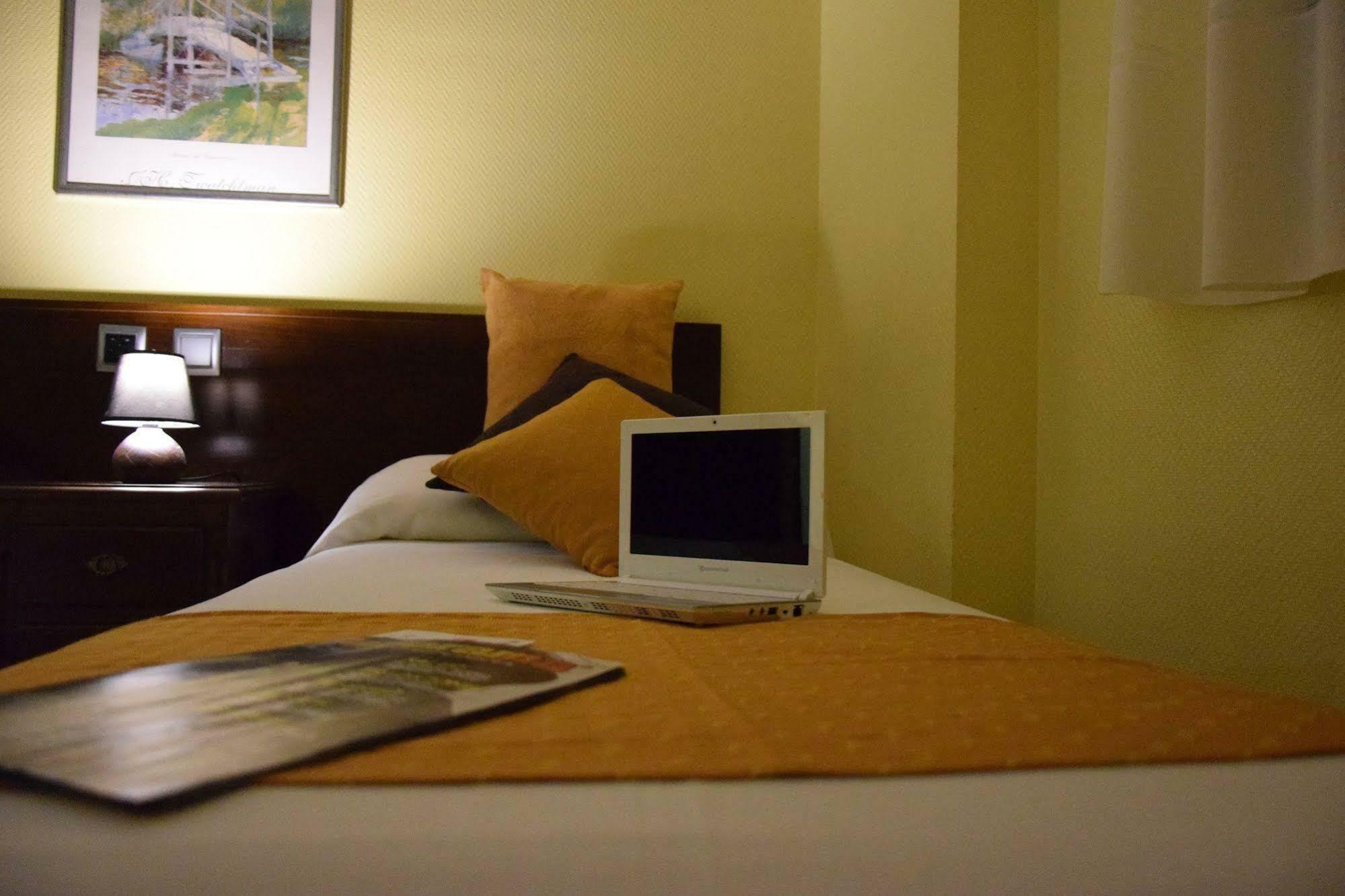 Hotel Complutense Alcala de Henares Ngoại thất bức ảnh